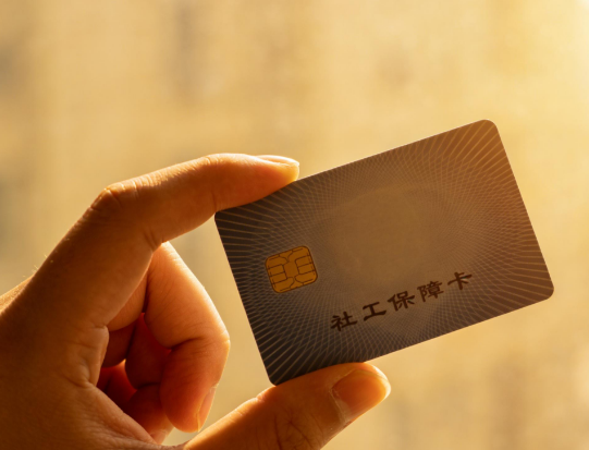 苏州律师解读：丈夫偷偷举债，妻子被冻工资卡？避开“被负债”雷区看这篇