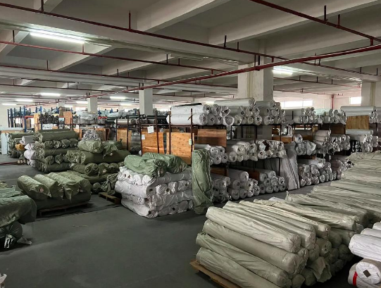 夫妻共同经营布行起纠纷，离婚后货款该