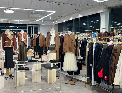 夫妻店拖欠货款，缺席判决背后的法律较