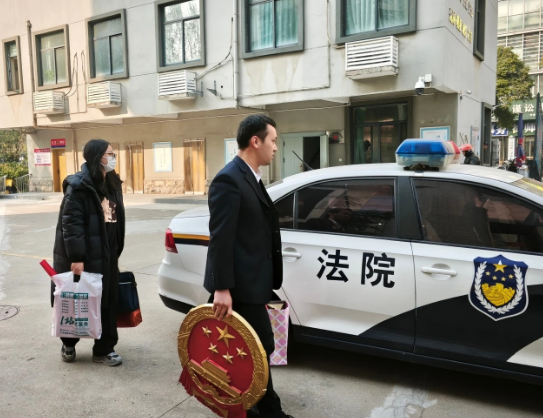 拖欠货款拒露面？缺席审理仍败诉！苏州律师王敏霞案件解说